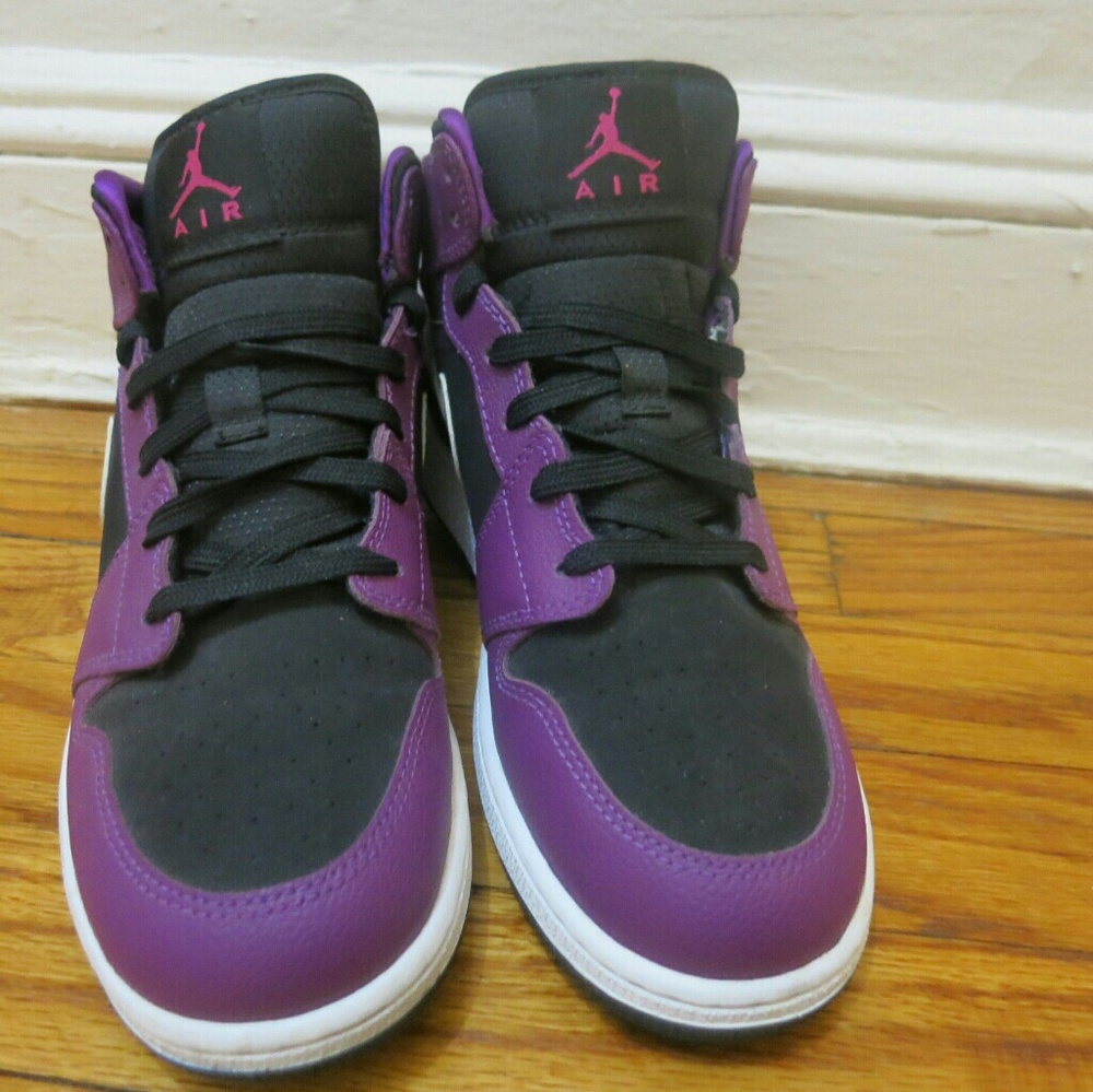 Nike Air Jordan 1 Mid Size 5.5Y